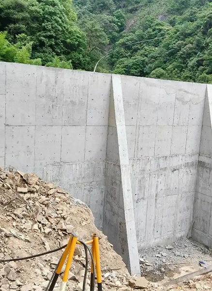 驻马店泌阳县重力式挡土墙